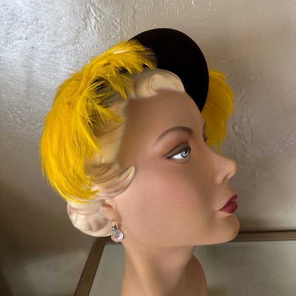 GRACEFUL1940s\' BROWN FELT HALF CAP WITH MAGNIFICENT YELLOW FEATHERS main image 8